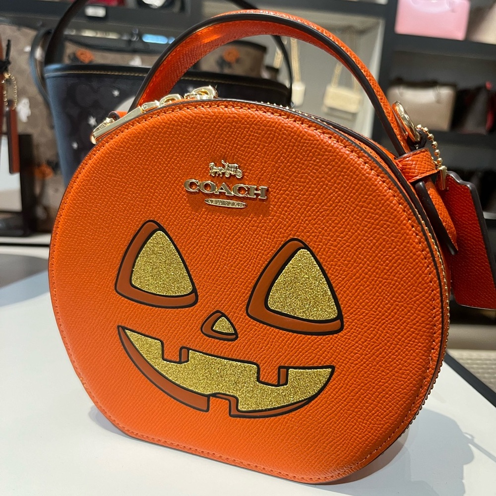 Last 3! New Coach Canteen Crossbody Bag With Halloween Pumpkin Print CW468 - Picture 2 of 5